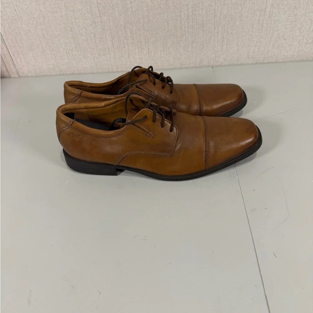 Clarks‎ Men's Tan Leather Oxfords